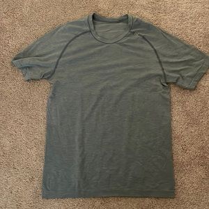 Mens Lululemon athletic Shirt - Medium